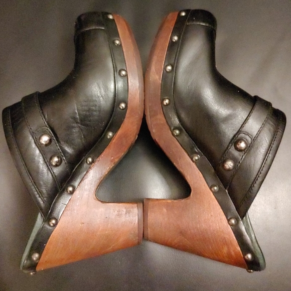 ✴UGG Black Leather Studded Mules/Clogs✴ - Picture 2 of 7